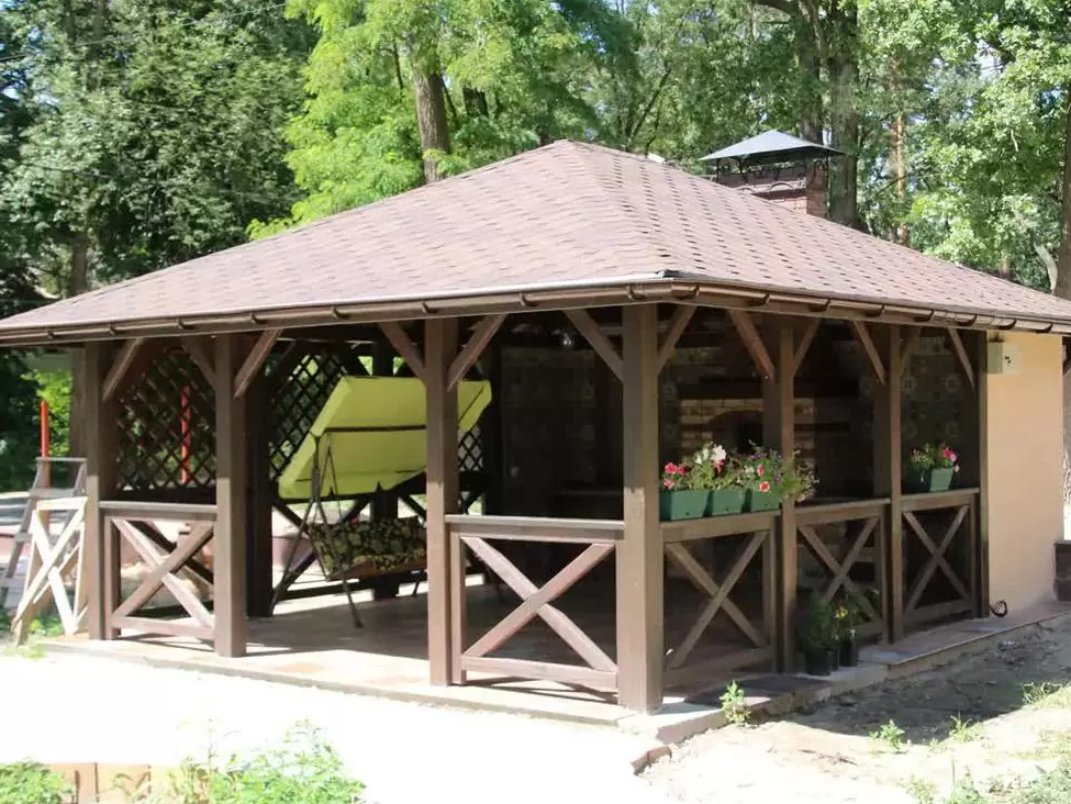 Построили беседку в короткий срок